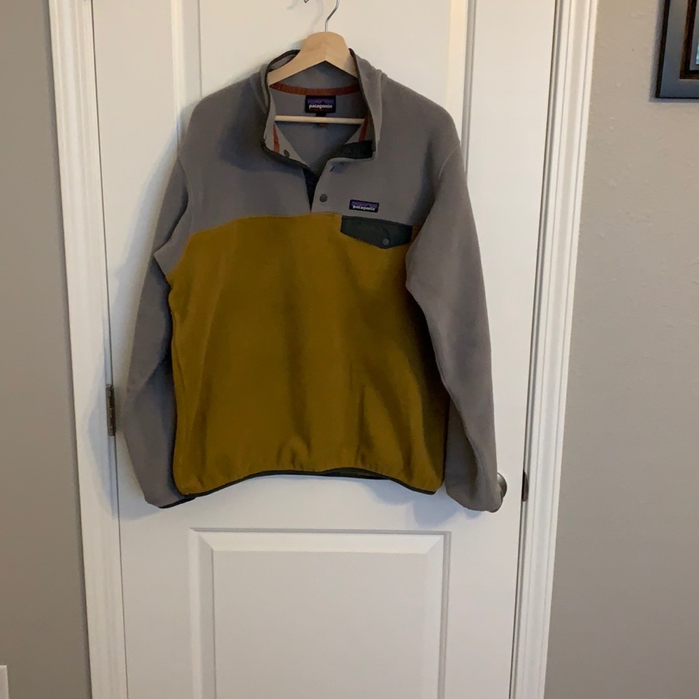 Women’s Patagonia color blocked Synchilla